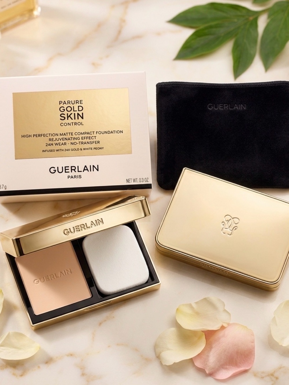 Guerlain Parure Gold Skin Control High Perfection Matte Powder Foundation 1N